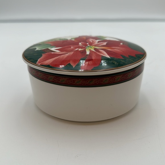 Mikasa Maxima Japan Holiday Fleur Covered Pointsettia Candy/Trinket Box - Picture 12 of 16